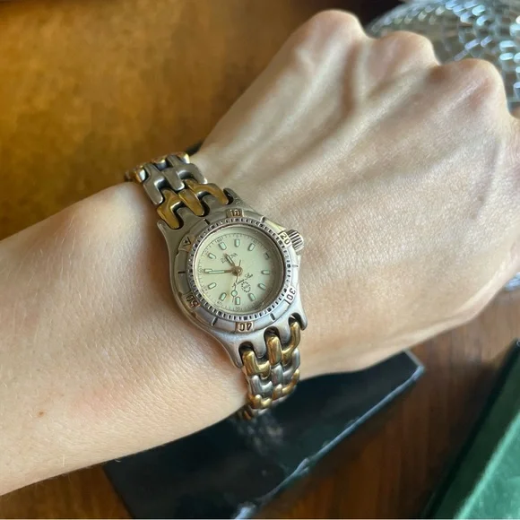 BULOVA Gold Glow in The Dark Numbers & Hands Round Vintage Watch Stainless Steel - Picture 6 of 14